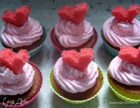 Остудить и украсить по желанию  взбитыми сливками, глазурью или фростингом