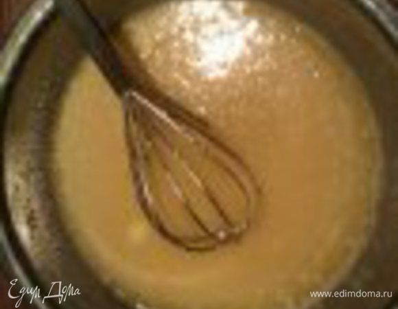 Масло растопить. Яйца взбить с сахаром, солью и ванильным сахаром. 
Продолжая взбивать вливать постепенно теплое масло. Хорошо взбить до полного растворения сахара.