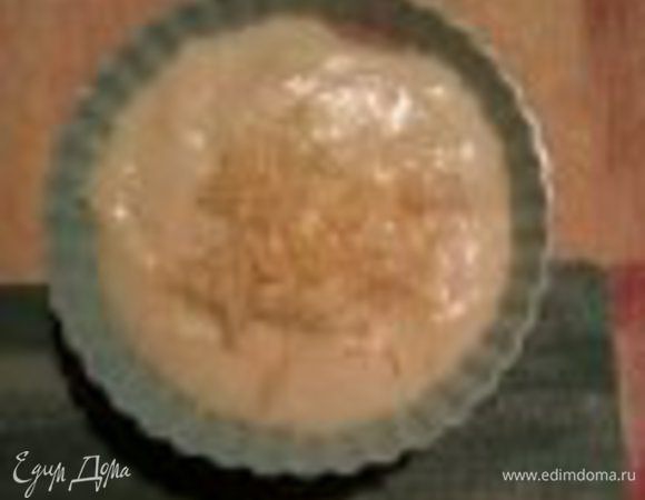 Духовку разогреть до 190 градусов.
Формочки для кексов смазать (при необходимости) растительным маслом.
При помощи столовой (десертной) ложки заполнить чуть меньше половины каждой формочки тестом с какао. А следующим этапом - белым тестом. Посыпать сверху лимонной цедрой ( по щепотке). И отправить в духовку на 15-20 мин. ( у меня духовка пекла около 25 минут, да еще и с емкостью с водой...)