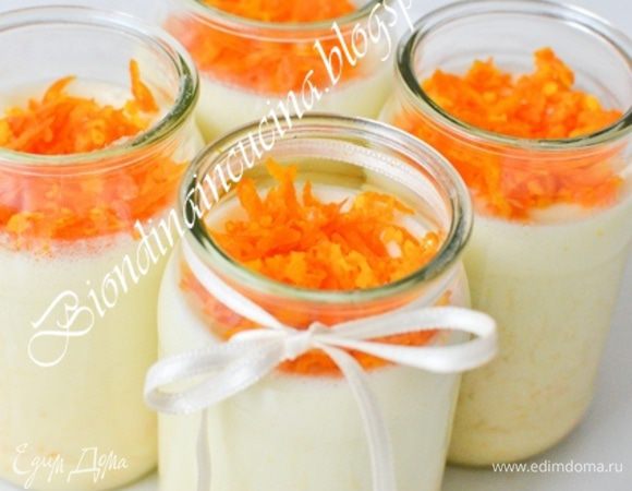 Взбить сливки до легких пиков,ввести осторожно апельсиново-марципановую массу в сливки,перемешать и разлить по порционным стаканчикам, поставить в холодильник минимум на 4 часа.