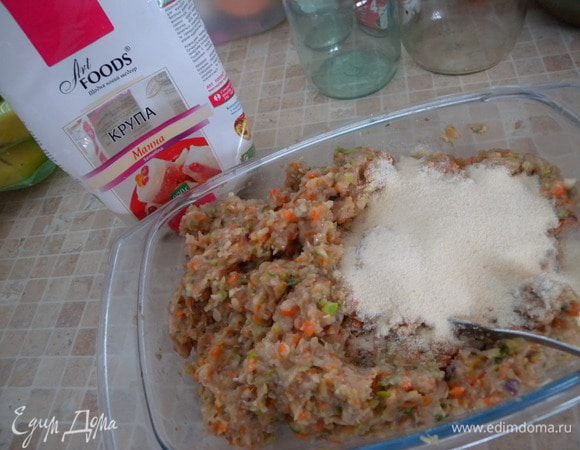 Потом немного манки. Оставить в холодильник на полчаса. 