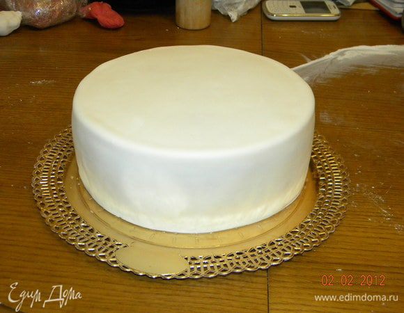 Обтягиваем основной мастикой.