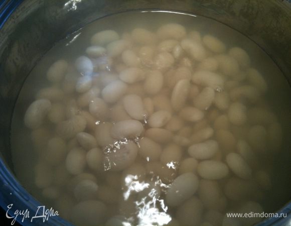 Фасоль замочить на ночь. Отварить до готовности...