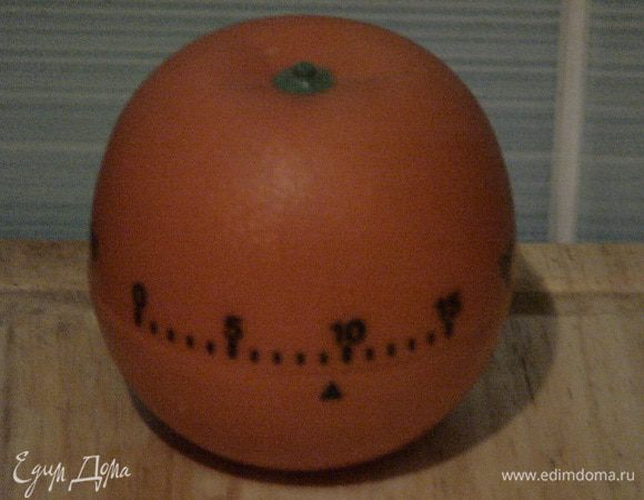 Фаршируем картофель и ставим его в духовку разогретую до 175 градусов на 10-20 мин.