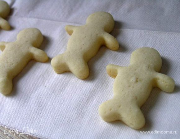 Разогреть духовку до 160-170°C и выпекать 12–15 минут. При подаче можно посыпать сахарной пудрой.