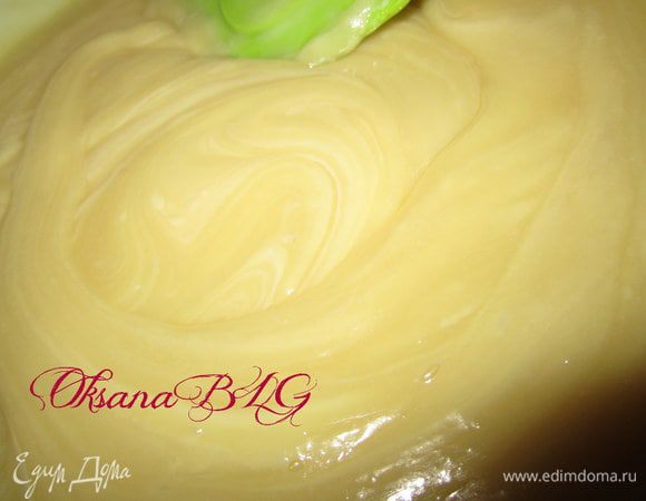 Цедру апельсина натереть на мелкой терке, залить бехеровкой. Оставить на 10-15 минут.