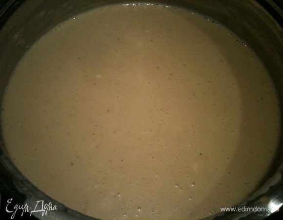 Посолить и добавить специи по вкусу. Варить суп на среднем огне до полного растворения сыра...