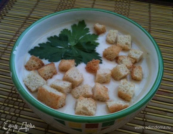 Подавать горячим, добавив зелень и сухарики. Приятного аппетита!