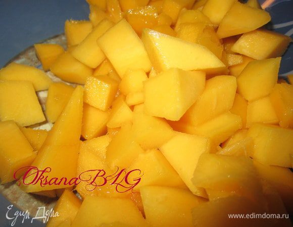 Манго очистить нарезать.