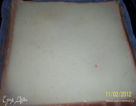 Крем:слив.масло перемешать со сгущёнкой до образования однородной массы.

Смазать кремом готовый бисквит.