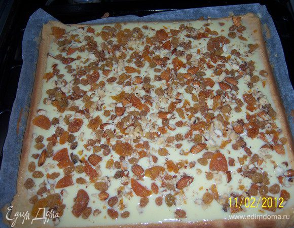 ...посыпать сверху крема на бисквит