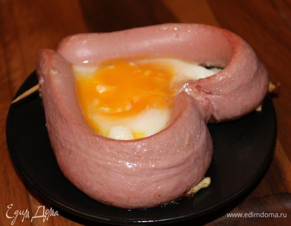 Можно украсить сердце кетчупом, зеленью, кукурузой, картошкой фри.