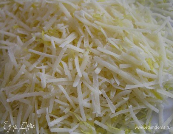 Приготовить панировку. Сыр смешать с цедрой,