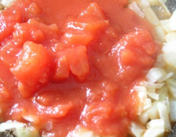 добавить нарезанные помидоры, 