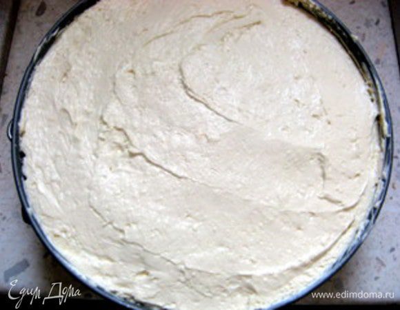 Выложить сверху оставшийся крем и поставить в холодильник на 4-5 часов.(На самом деле,он "хватается" моментально.Через 30 минут у меня уже, как содлатик, стоял.)