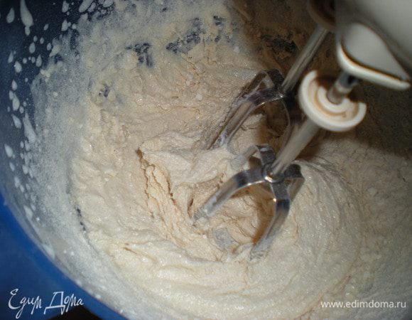 потом добавить остальную муку  не переставая размешивать.