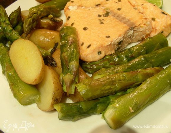 Перекладываем овощи на тарелку и подаем, украсив листиками мяты и лимонной цедрой. Приятного аппетита))

