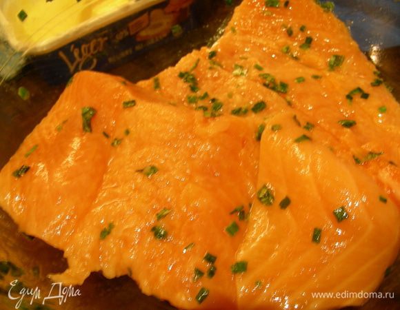 В чаше смешиваем сок лайма и специи, кладем туда наше филе и перемешиваем. Можно оставить на некоторое время пропитаться.
