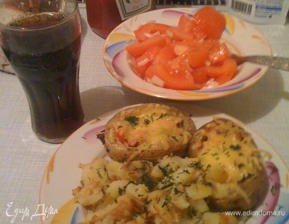 Серединки от картофеля можно добавлять в начинку. я решила обжарить отдельно на сливочном масле.Так как картофель по-американски, то не хвататет конечно же Колы и кетчупа))))))
Приятного аппетита.