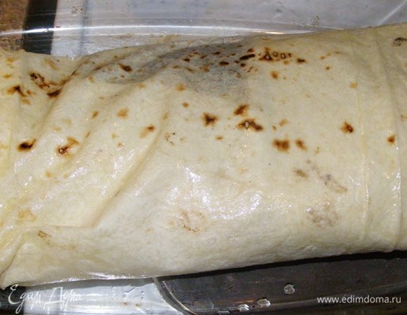 Завернем в лаваш. Смажем маслом.