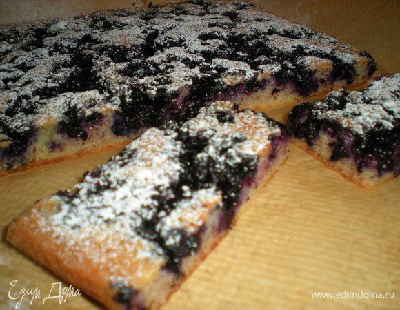 Остужаем и посыпаем сахарной пудрой.