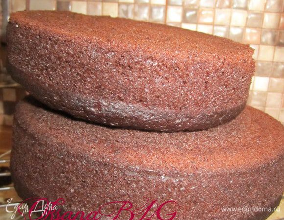 Приготовить порцию бисквита в форме 20 и 24 см. по рецепту http://www.edimdoma.ru/recipes/31029