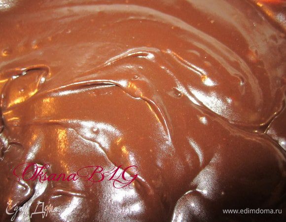 Помадка. Сахар, какао, воду перемешать. Поставить на средний огонь, довести до кипения. постоянно помешивая. Снять с огня добавить масло, перемешать. По желанию добавить пряности.