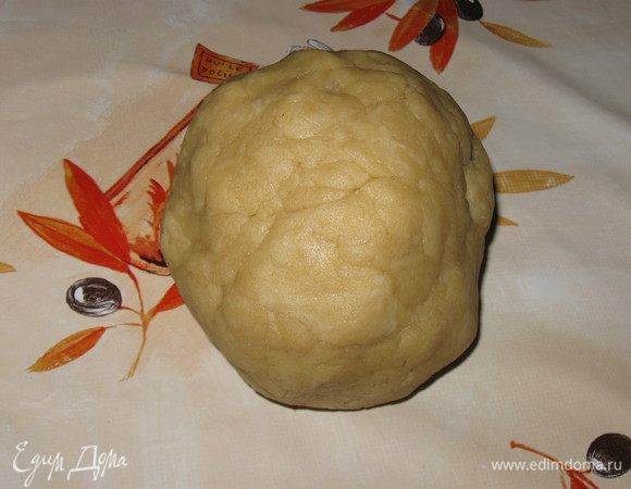 Замесить тесто из вышеуказанных ингридиентов, положить в холодильник на 30 мин.