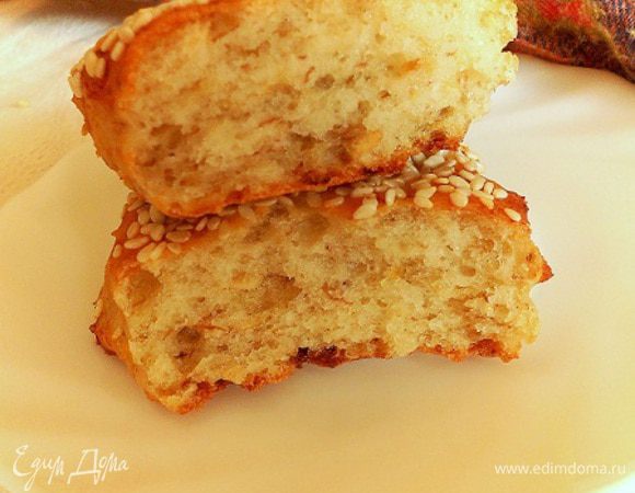 Готовые изделия «пружинят» при нажатии. Коржики остудить и подавать. По желанию, можно коржики не обваливать в кунжуте, а украсить, к примеру, шоколадом, помадкой, глазурью и т д…
Приятного вам аппетита!