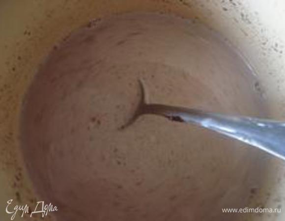 Блины шоколадные:
Шоколад растопить на водяной бане. Нагреть в небольшой кастрюльке 300 мл молока и добавить его в растопленный шоколад.
