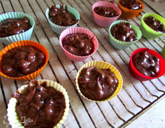 Выпекать в разогретой до 200C духовке 20-25 минут в режиме верх-низ,в режиме с конвекцией выпекать при 180С. Готовность проверьте деревянной палочкой! 