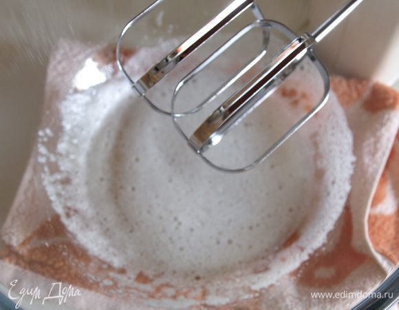 Снимаем с вод. бани. Пришло время миксеру потрудиться.