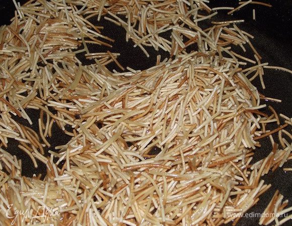 
Хорошо ее обжарить,на это идут пару минут