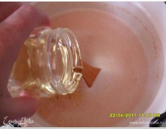 Вливаем 100 гр растительного масла