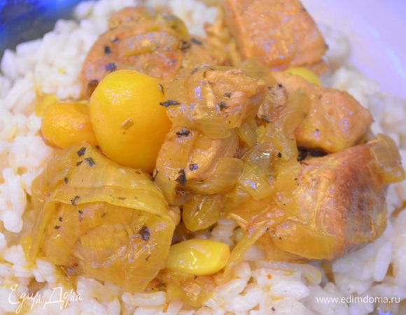 Приготовление: Обжарить на оливковом масле мясо и тушить в небольшом количестве жидкости на маленьком огне до полной мягкости ( около 1,5 часов). Выпарить жидкость. Долить немного масла положить нарезанный полукольцами лук, мелко порубленный чеснок и все обжарить, налить немного воды, прокипятить, добавить кумкват, куркуму, соль, специи и зелень, при необходимости воду, прокипятить. В качестве гарнира можно падать рис или булгур ( способ приготовления на упаковке), картофельное пюре. МИР ВАМ.