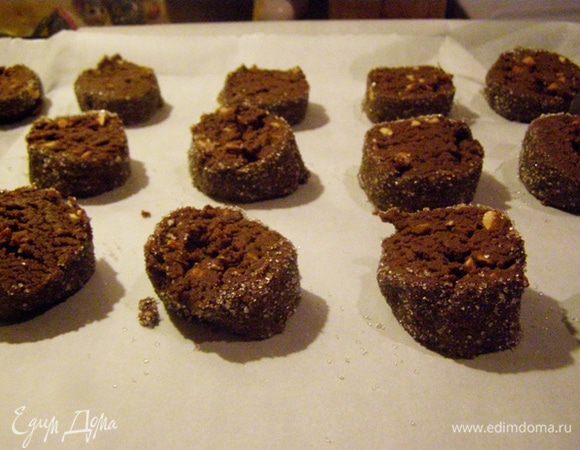 Нарежем кружочками, положим на противень покрытый пергаментом