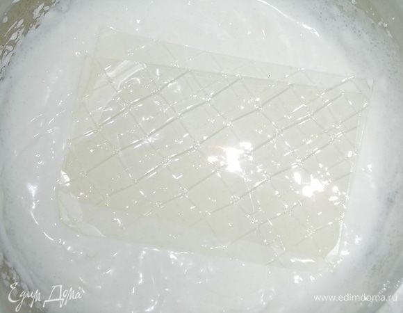 взбить сливки с половиной стакана сахара
