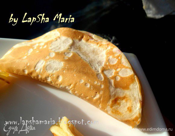 Но также можно полностью закрыть блинчик, защипив все края и соединив их таким образом. Получается по форме как пельмень)) В данном рецепте мне нравится, что есть огромный простор для фантазии, начинки можно сделать с чем угодно. И форма блинчиков необычная и интересная. Приятного аппетита!