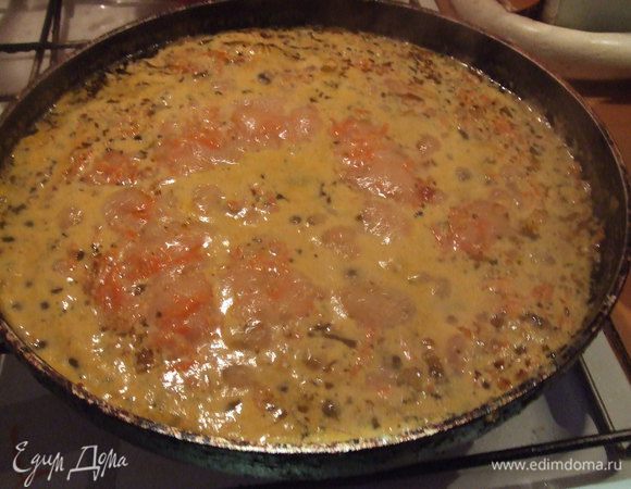 В конце добавить сливки,томатну пасту приправы. 