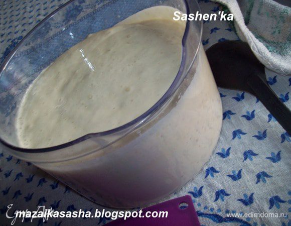 миску с тестом накрыть полотенцем и оставить в теплом месте на 30 минут- 1 час. Тесто увеличится в двое.