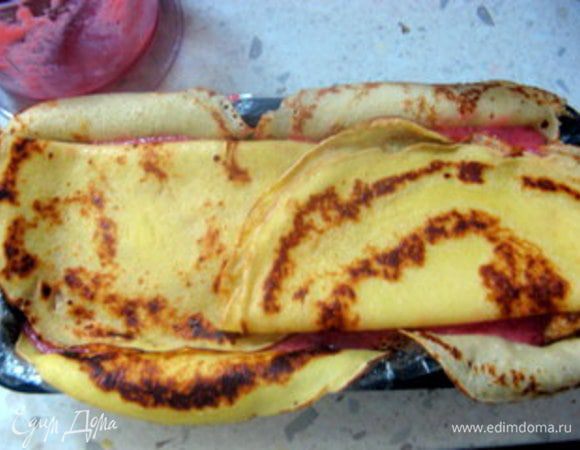 Закончить слоем блинов 