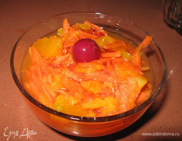 Накрываем пленкой, ставим в холодильник для охлаждения.Выкладываем в посуду для подачи, украшаем любым фруктом. Как опция, можно добавлять изюм/курагу/чернослив/орехи. 