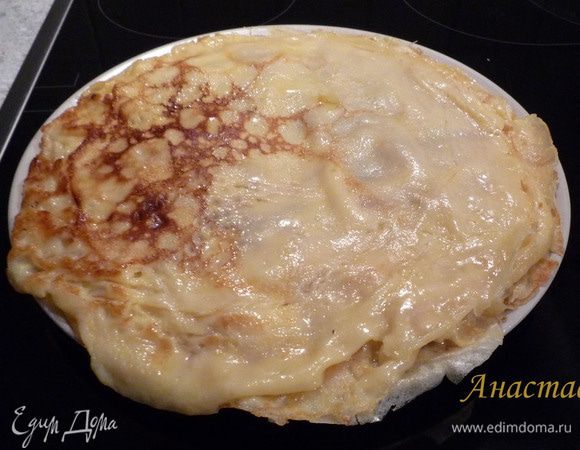 Выкладываем на тарелку и обмазываем сливочным маслом. Получается около 10 блинов.