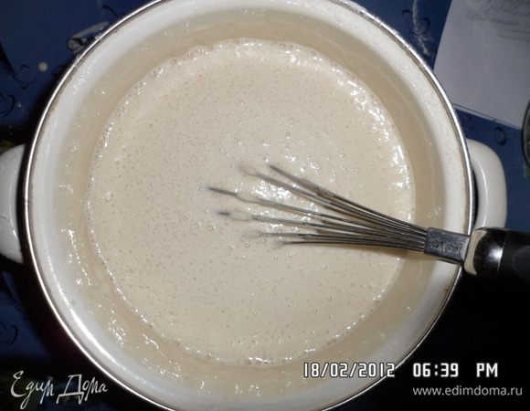 Всыпать соду и не перемешивать! И сразу добавить крутой кипяток. И перемешать хорошенько.