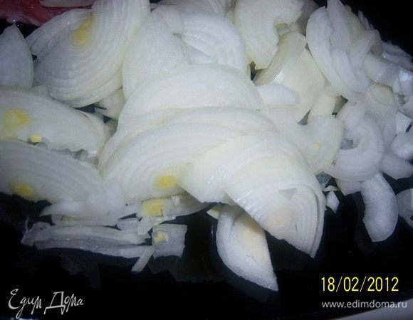 ...лук почистить и нарезать полукольцами