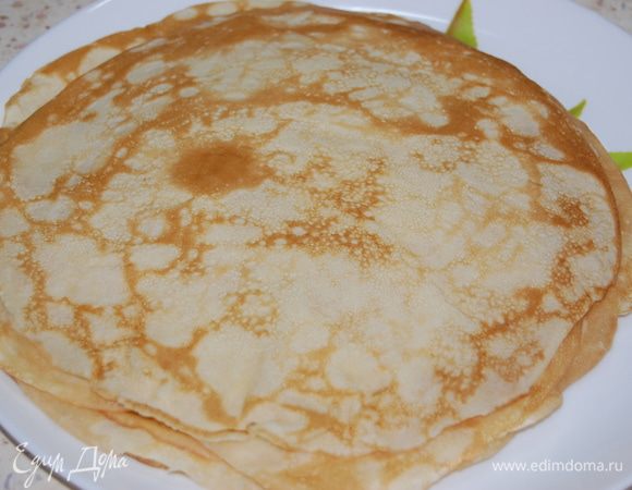 Приготовьте тонкие блинчики по вашему любимому рецепту... Или по этому: яйца взбить венчиком, добавить творожный сыр, взбить, сахар, соль, разрыхлитель, муку. Хорошо перемешать, чтоб не было комочков. Вливать молоко, перемешивая, пока не получим нужную консистенцию... Добавить раст. масло. Испечь тонкие блинчики.