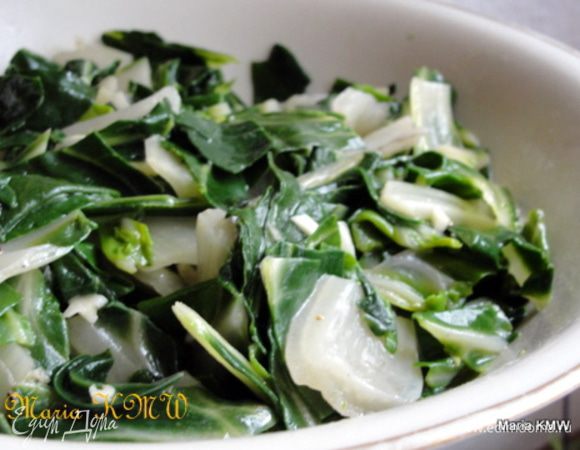 Заливаем салат заправкой, перемешиваем и даем настояться. Я оставила на 1 час. Наслаждаемся с кусочком хрустящего хлеба!
Приятного аппетита!