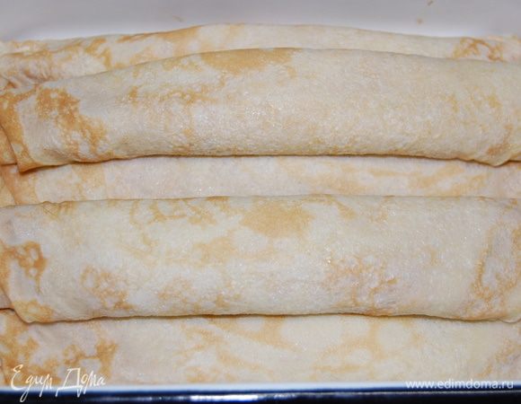 Свернуть в рулет. Готовые блинчики поставить в холодильник.