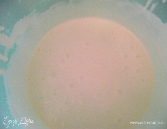 Для крема взбиваем всё миксером.