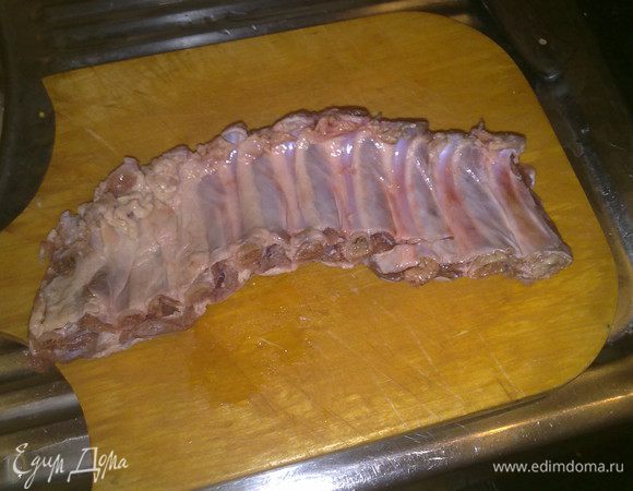 Тем времинем берем ребрышки